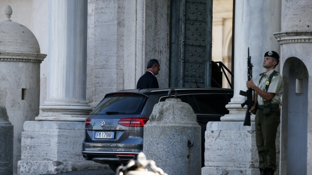 Mario Draghi al Quirinale lo scorso 21 luglio a bordo di una Passat familiare Ansa