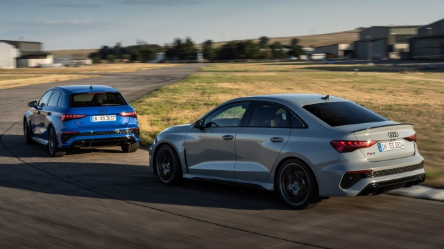 Audi RS 3 Sedan performance edition, Dynamic photo, Colour: Arrow Gray, Pearl Effect.
Audi RS 3 Sportback performance edition, Dynamic photo, Colour: Nogaro Blue, Pearl Effect .