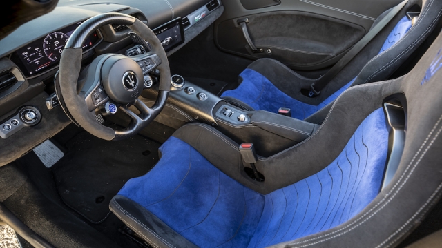 Gli interni della Maserati MC20 Cielo sono minimal per esaltare sportività ed eleganza