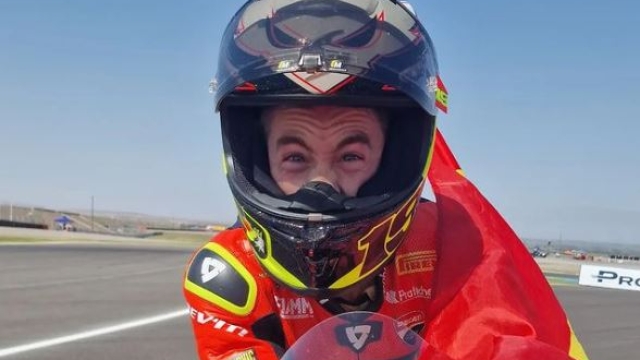 Alvaro Bautista festeggia un nuovo trionfo con la sua Ducati (foto Instagram Ducati Aruba)