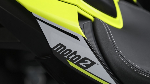 La Moto2 Edition migliora la ciclistica e l'estetica con componenti dedicati