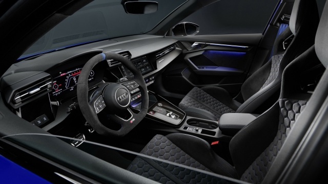 Gli interni della RS3 Performance Edition sono arricchiti da sedili a guscio e dettagli a contrasto