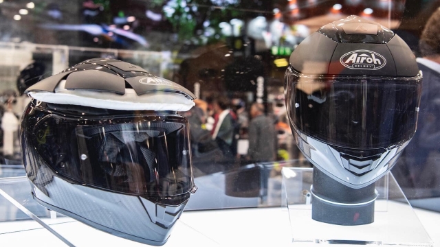 Airoh ha portato ad Eicma il primo casco dotato di airbag