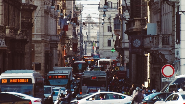 Tra le città occidentali, Roma ha un tasso di mortalità stradale tra i più alti