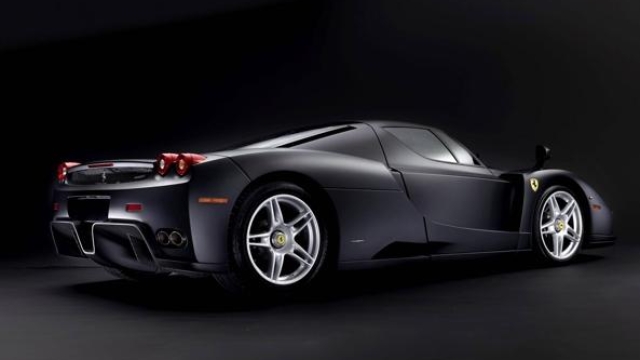 La Enzo nera opaca è stata costruita da Ferrari per un membro della famiglia reale del Brunei
