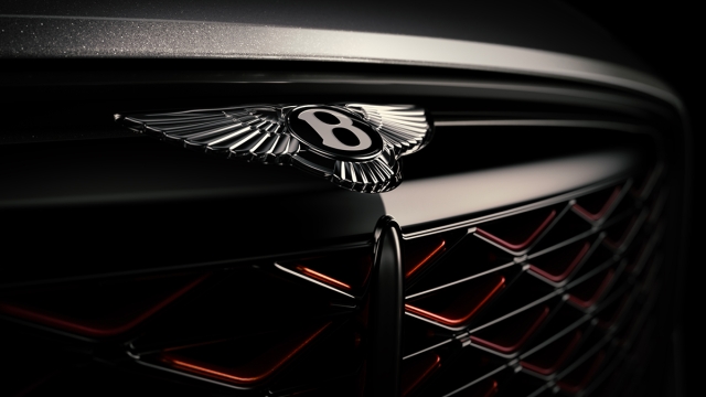 Il logo Bentley troneggia su una calandra hi-tech
