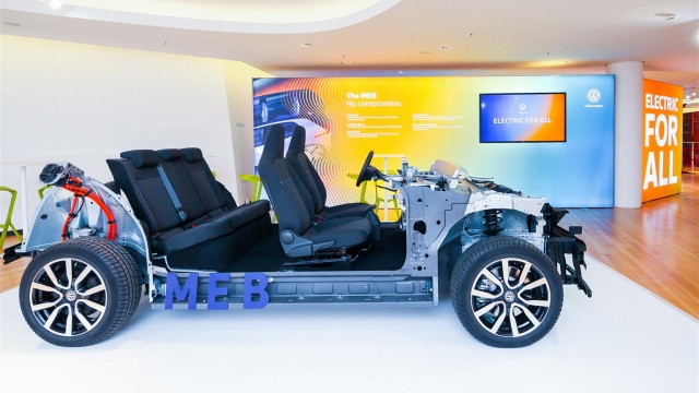 Tra i vantaggi della piattaforma Meb, la spaziosità interna rispetto a un'auto con motore endotermico