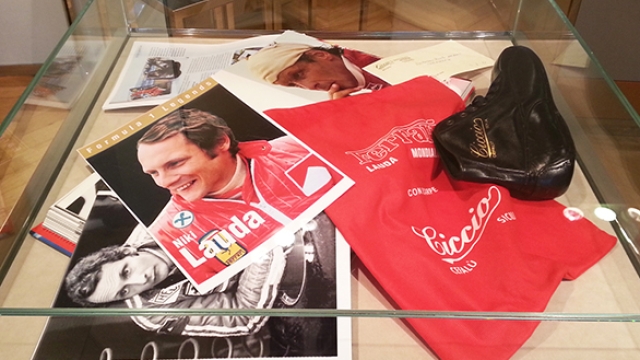 Una vetrina dedicata a Niki Lauda