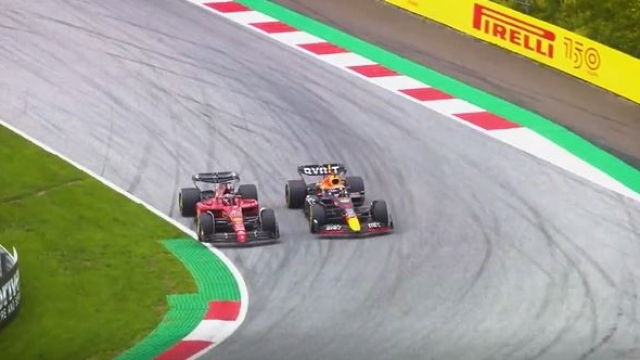 Il sorpasso di Leclerc su Verstappen in Austria