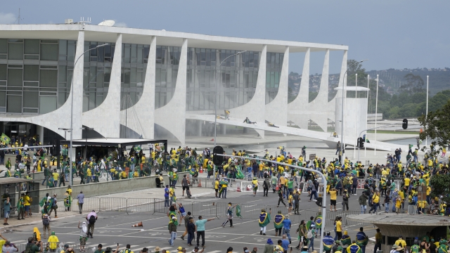 Protesters, supporters of Brazil's former President Jair Bolsonaro, protest outside the Planalto Palace building in Brasilia, Brazil, Sunday, Jan. 8, 2023. (AP Photo/Eraldo Peres)