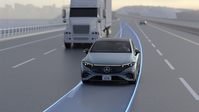 Mercedes guida semi autonoma