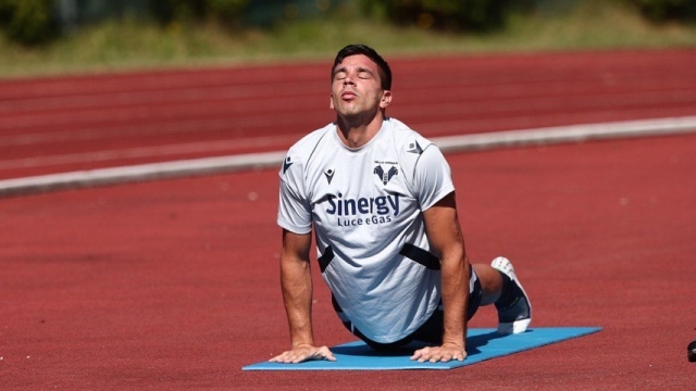 Giovanni Simeone in allenamento nella scorsa stagione al Verona