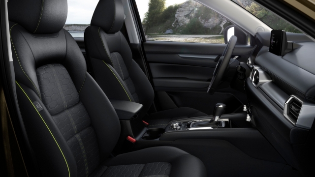 Gli interni aggiornati della nuova Mazda CX-5