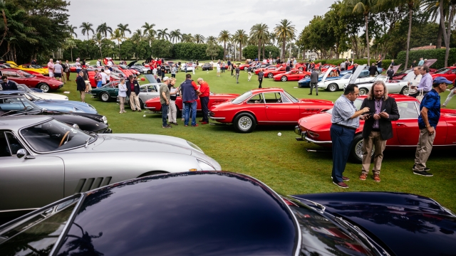 Oltre 120 Ferrari classiche e moderne sfilano al Concorso d'Eleganza del Cavallino Classic in Florida