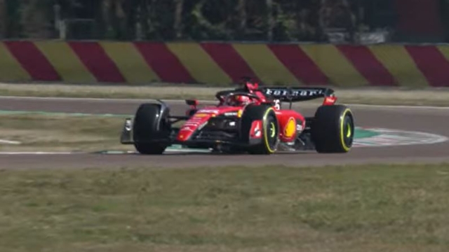 Leclerc in pista con la Ferrari SF-23