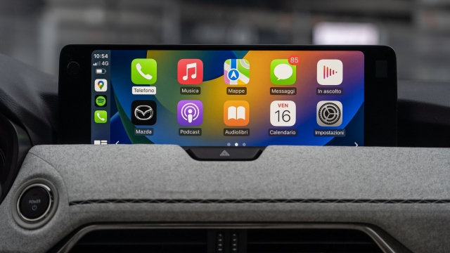 Apple Car Play e Android Auto sono attivabili in modalità senza cavi