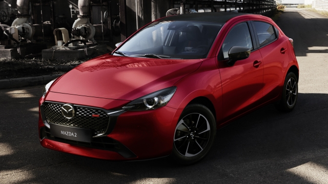Il cosiddetto rosso Mazda sottolinea le linee pulite della carrozzeria