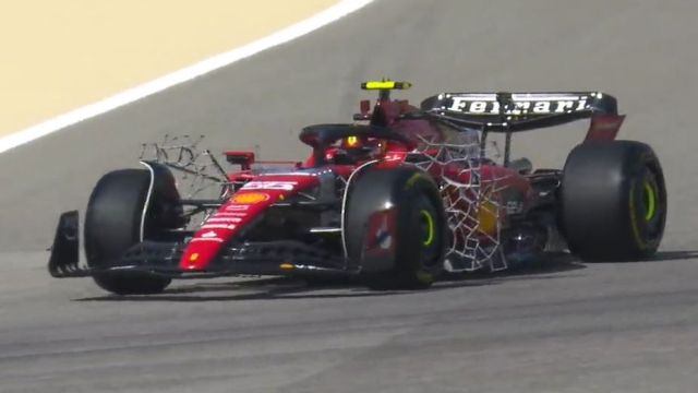I rastrelli sulla Ferrari di Sainz