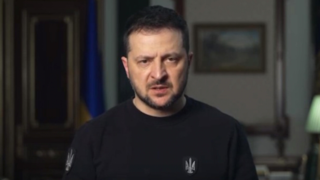Il fermo immagine mostra il presidente ucraino, Volodymyr Zelensky, durante un suo messaggio, 23 febbraio 2023. ANSA/FERMO IMMAGINE +++ ATTENZIONE LA FOTO NON PUO' ESSERE PUBBLICATA O RIPRODOTTA SENZA L'AUTORIZZAZIONE DELLA FONTE DI ORIGINE CUI SI RINVIA+++ NPK +++