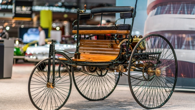 La Benz Patent Motorwagen, costruita nel 1886 da Karl Benz, fu la prima automobile al mondo alimentata da un motore a combustione interna