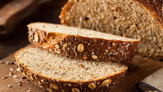 Il pane integrale migliore di farine raffinate