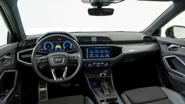 Gli interni di Audi Q3 Sportback Identity Black