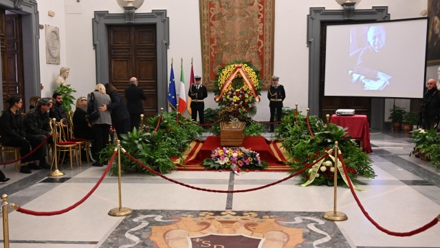 L?apertura della Camera ardente di Gianni Minà nella sala della Protomoteca a Roma, 29 marzo 2023. ANSA/CLAUDIO PERI