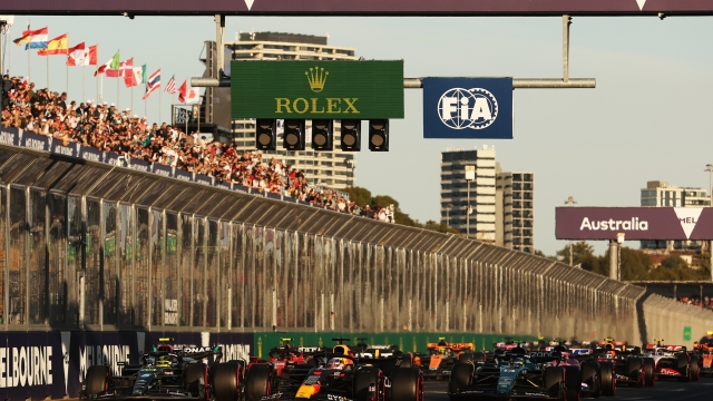 MELBOURNE, AUSTRALIA - APRIL 02: Race winner Max Verstappen of the Netherlands driving the (1) Oracle Red Bull Racing RB19 leads Second placed Lewis Hamilton of Great Britain driving the (44) Mercedes AMG Petronas F1 Team W14, Third placed Fernando Alonso of Spain driving the (14) Aston Martin AMR23 Mercedes and the rest of the field at the second restart during the F1 Grand Prix of Australia at Albert Park Grand Prix Circuit on April 02, 2023 in Melbourne, Australia. (Photo by Robert Cianflone/Getty Images)