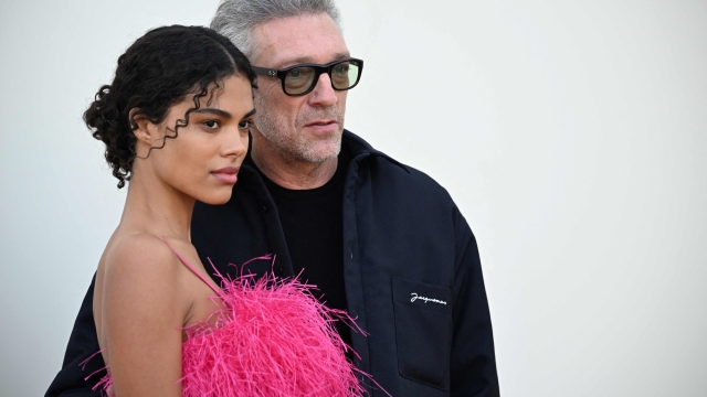 French actor Vincent Cassel and his wife French model Tina Kunakey arrive for the Jacquemus fashion show in the Paris suburb of Le Bourget on December 12, 2022. - Entitled Le Raphia, the collection for men and women, scheduled off-calendar, is dedicated to spring-summer 2023. (Photo by Emmanuel DUNAND / AFP)