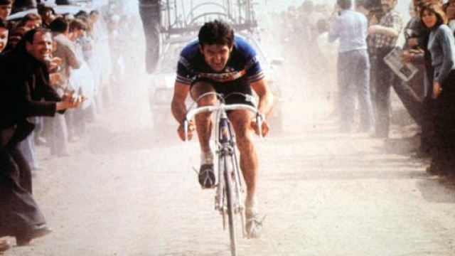 Roger De Vlaeminck durante la Parigi-Roubaix, corsa che ha vinto 4 volte: 1972, 1974, 1975 e 1977