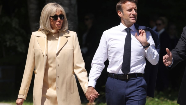 Emmanuel Macron moglie Brigitte foto insieme