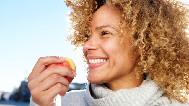 Alimentazione e salute ora cosa mangiare per denti belli