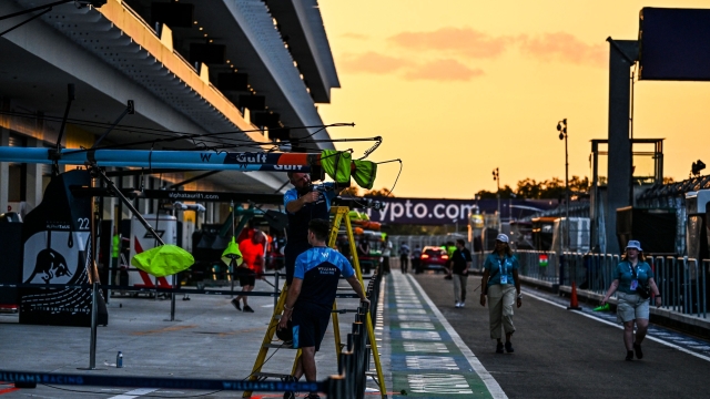 I preparativi sulla pista di Miami. AFP