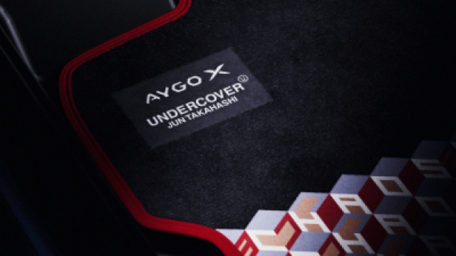 Il logo di Toyota Aygo X Undercover