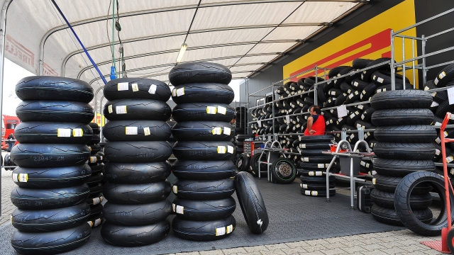 Pirelli fornisce centinaia di gomme in ogni round della Superbike