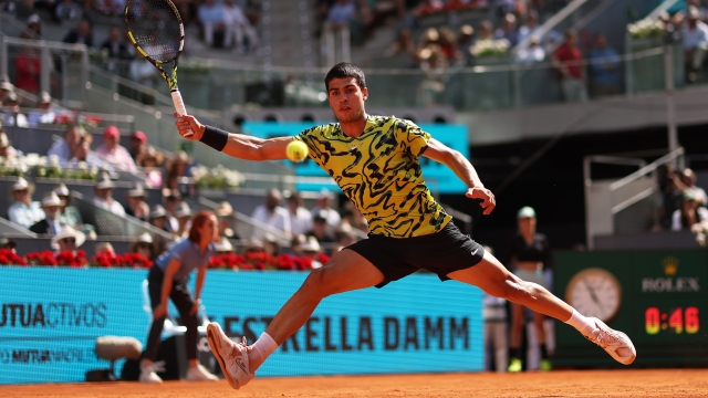 *** BESTPIX *** MADRID, SPAIN - MAY 05: Carlos Alcaraz of Spain plays a forehand against Borna Coric of Croatia during the Men's Singles Semi-Final match on Day Twelve of the Mutua Madrid Open at La Caja Magica on May 05, 2023 in Madrid, Spain. (Photo by Clive Brunskill/Getty Images)