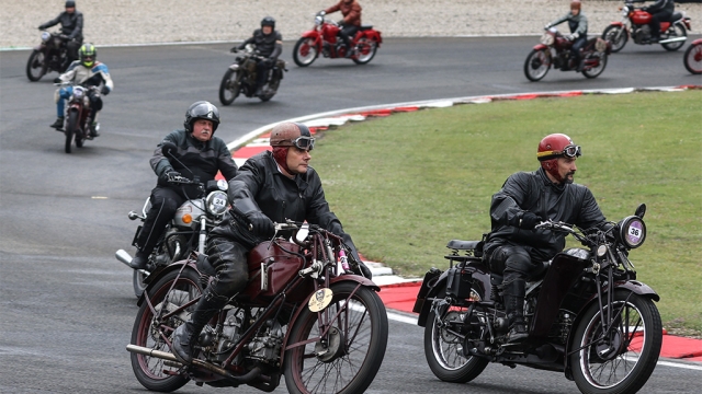Le moto storiche in pista durante l'edizione dello scorso anno