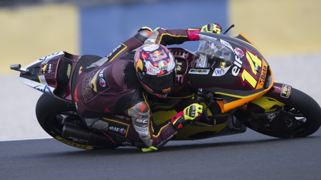 LE MANS, FRANCE - MAY 13: Toni Arbolino of Italy and  Elf Marc VDS Racing Team rounds the bend during the Moto2 qualifying practice during the MotoGP Of France - Qualifying on May 13, 2023 in Le Mans, France. (Photo by Mirco Lazzari gp/Getty Images)