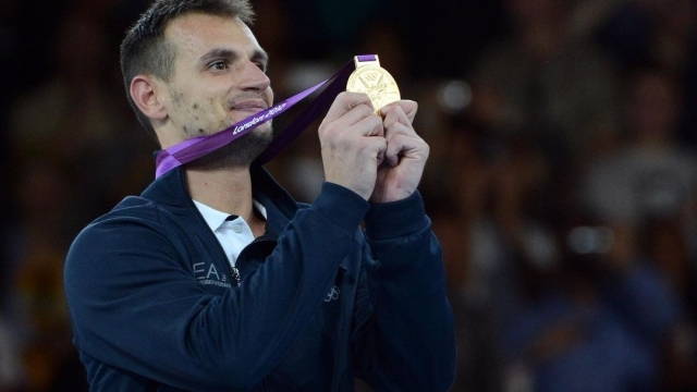 Carlo Molfetta con la medaglia conquistata alle Olimpiadi di Londra