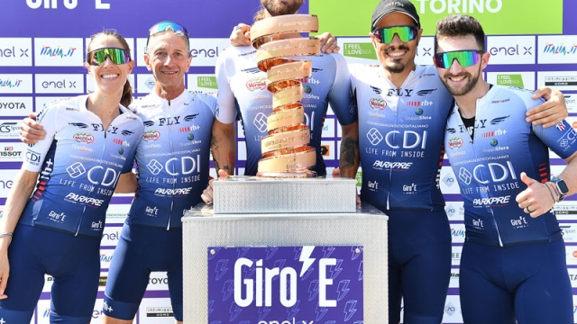 Il Fly Cycling Team al Giro E