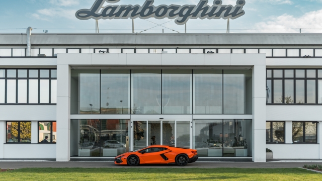 Lamborghini Fabbrica Revuelto