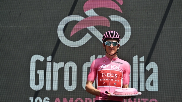 British rider Geraint Thomas of Ineos Grenadiers team wearing the overall leader's pink jersey, on his birthday, greets the crowd signig in ahead the departure of the eighteenth stage of the 2023 Giro d'Italia cycling race over 161 km from Oderzo to Val di Zoldo, Italy, 25 May 2023. ANSA/LUCA
