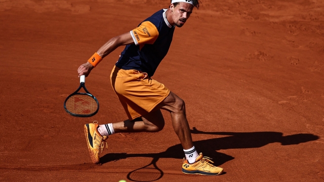 Germany's Daniel Altmaier returns the ball to Italy's Jannik Sinner during their men's singles match on day five of the Roland-Garros Open tennis tournament at the Court Suzanne-Lenglen in Paris on June 1, 2023. (Photo by Anne-Christine POUJOULAT / AFP)