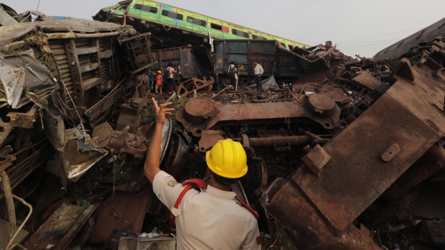 epaselect epa10669891 The National Disaster Response Force Rescue continues work at the site of a train accident at Odisha Balasore, India, 03 June 2023. Over 200 people died and more than 900 were injured after three trains collided one after another. According to railway officials the Coromandel Express, which operates between Kolkata and Chennai, crashed into the Howrah Superfast Express.  EPA/PIYAL ADHIKARY REISSUED WITH ALTERNATE CROP
