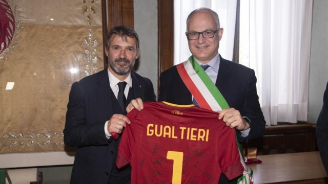 Alessandro Spugna, allenatore della Roma femminile, e il sindaco Roberto Gualtieri