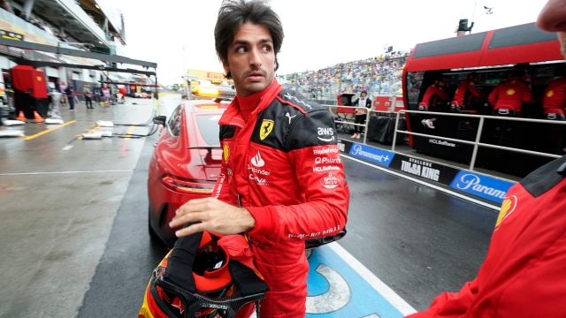Ferrari's Spanish driver Carlos Sainz Jr., returns to pit lane after crashing during the third practice session for the 2023 Canada Formula One Grand Prix at Circuit Gilles-Villeneuve in Montreal, Canada, on June 17, 2023. (Photo by TIMOTHY A. CLARY / AFP)