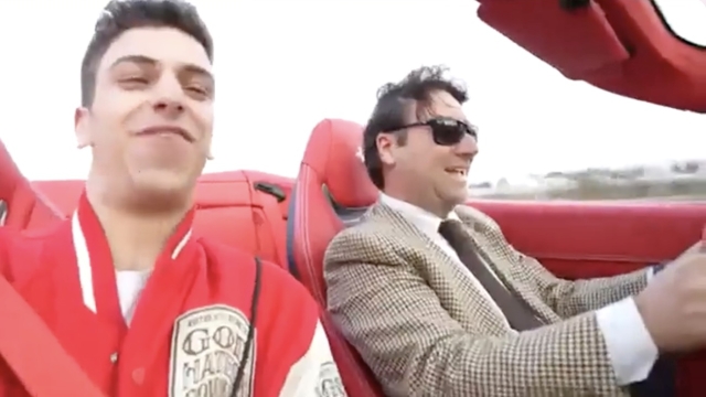 Matteo di Pietro col papà in Ferrari (senza cintura di sicurezza)