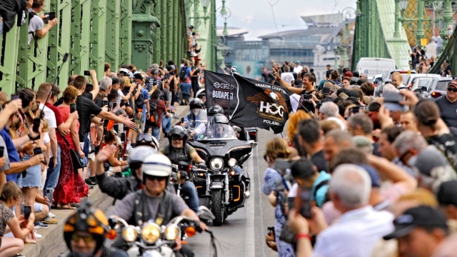 La parata per le vie di Budapest è stato un momento topico dei festeggiamenti