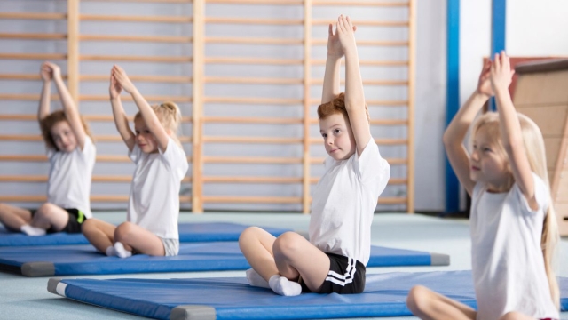 Yoga a scuola benefici per sviluppo