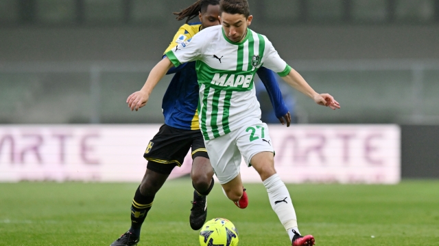 VERONA, ITALY - APRIL 08: Maxime Lopez of US Sassuolo runs with the ball during the Serie A match between Hellas Verona and US Sassuolo at Stadio Marcantonio Bentegodi on April 08, 2023 in Verona, Italy. (Photo by Alessandro Sabattini/Getty Images)